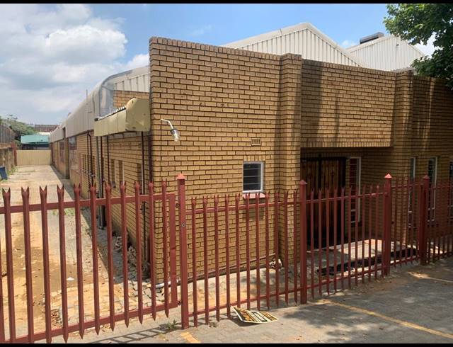 1,000M² WAREHOUSE TO LET IN WYNBERG